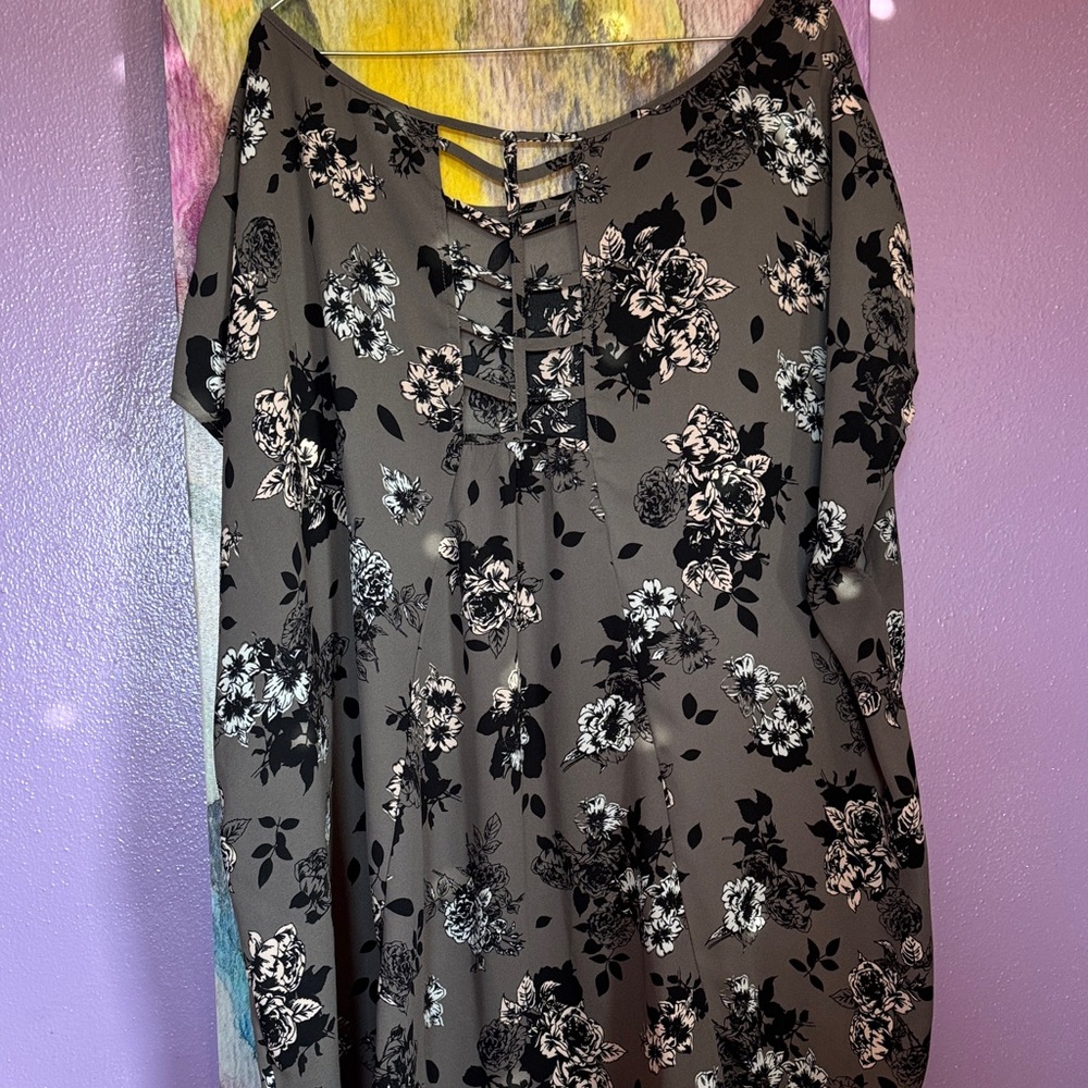 Torrid Black and Gray Floral Blouse - Picture 5 of 6